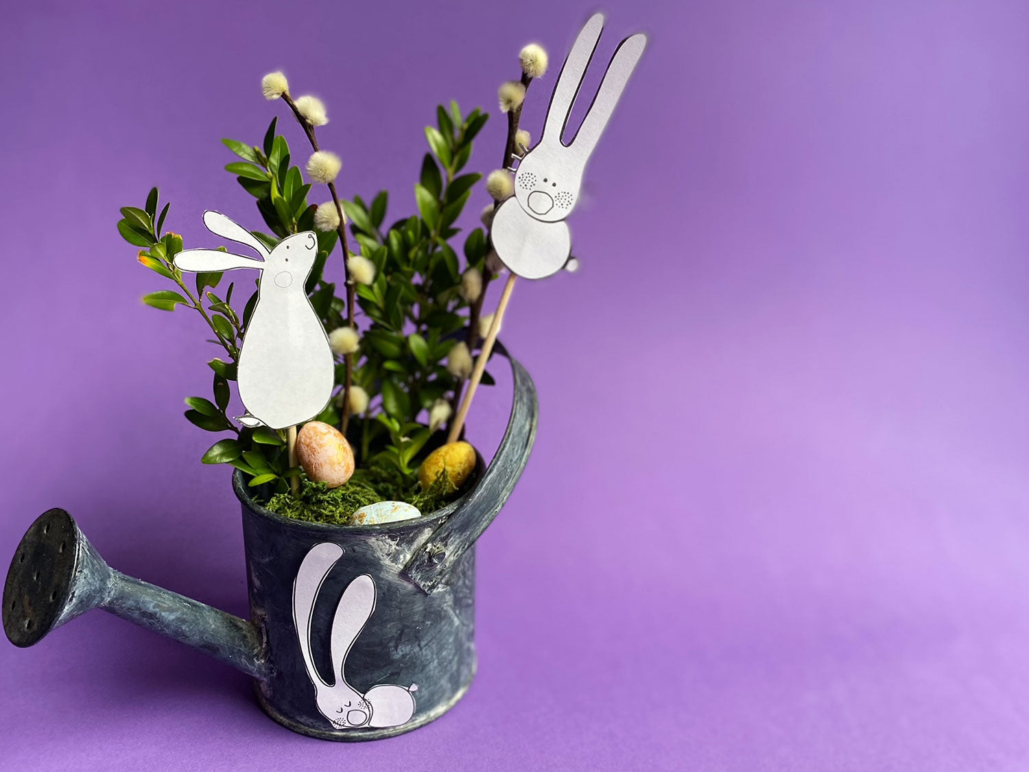 Jak zrobić prosty stroik wielkanocny z dzieckiem? Pobierz wielkanocne toppery od Endo.