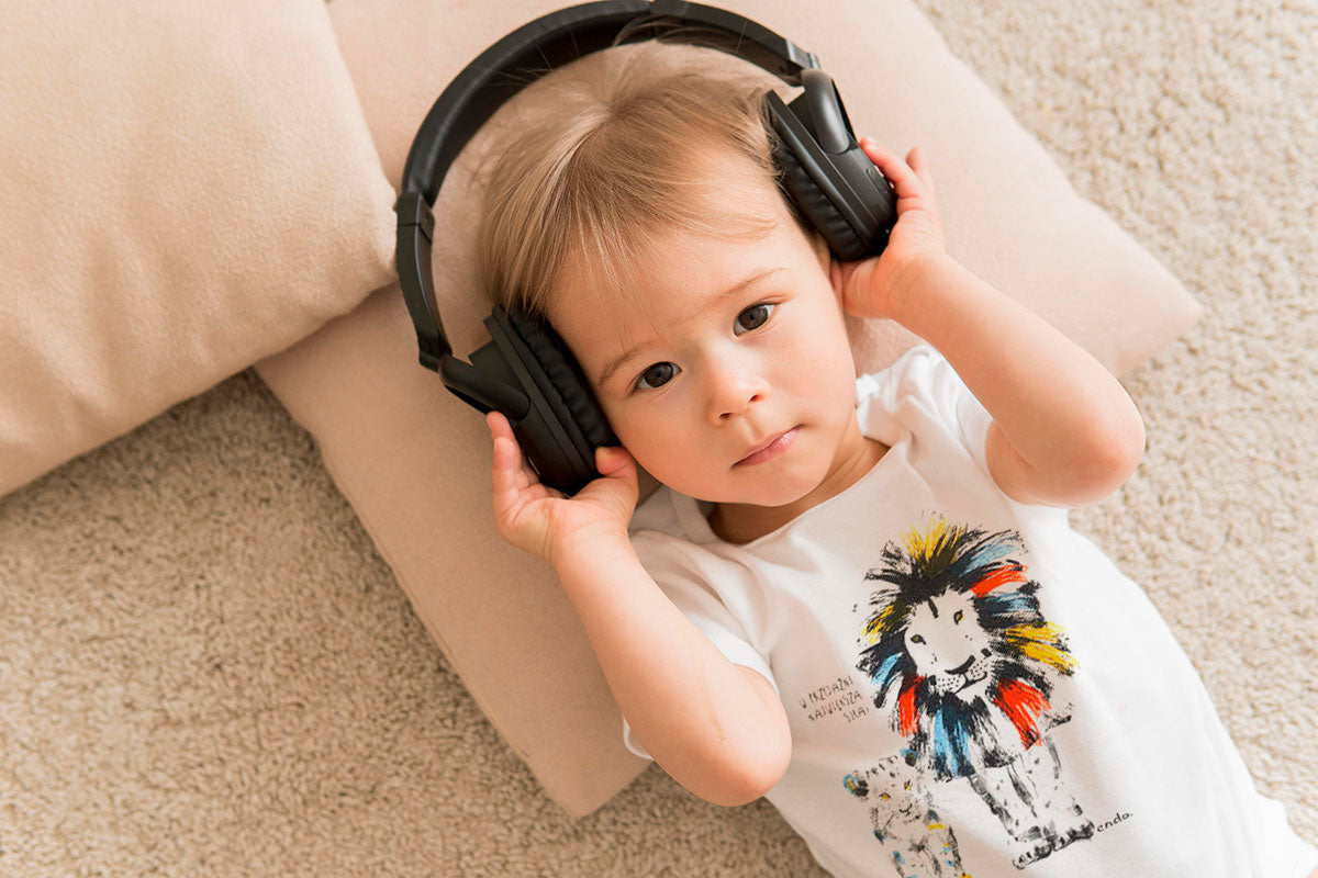 Biały szum dla niemowląt, czyli jak pomóc dziecku zasnąć?