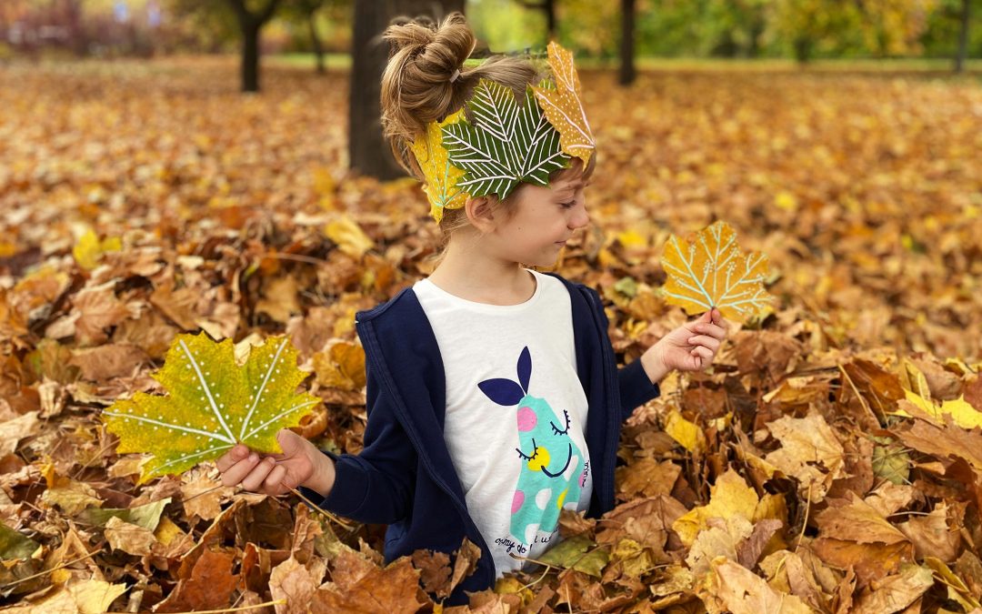 Jesienna korona, bukiet lub wieniec z liści, czyli jak wykorzystać jesienne liście