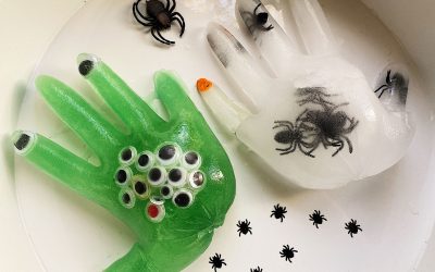 Zamrożone dłonie – zabawy z lodem na Halloween