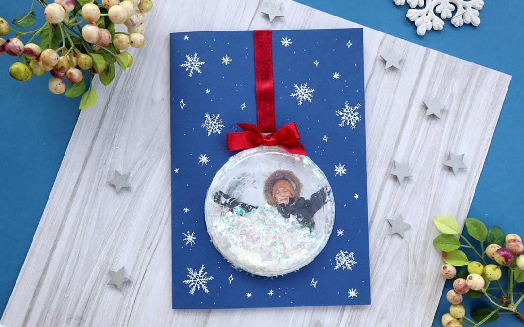 Jak zrobić kartkę świąteczną ze śnieżną kulą i zdjęciem dziecka