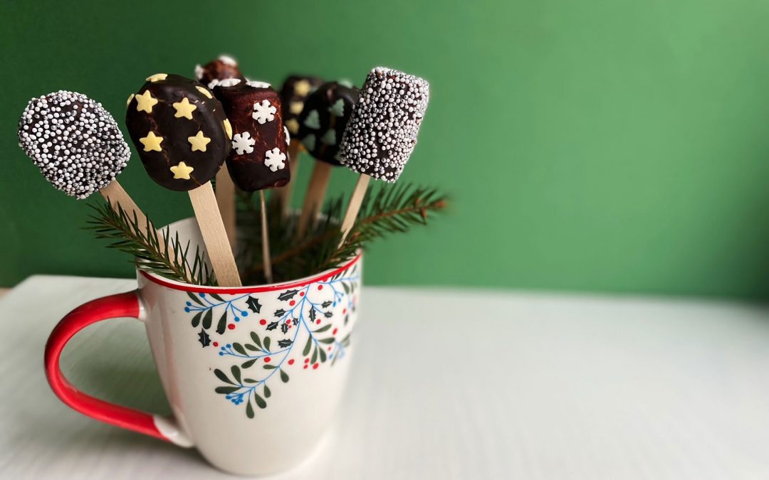 Marshmallow pops, czyli przepis na świąteczne słodycze dla dzieci