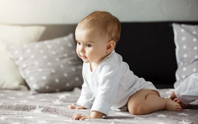 Kiedy dziecko zaczyna raczkować?