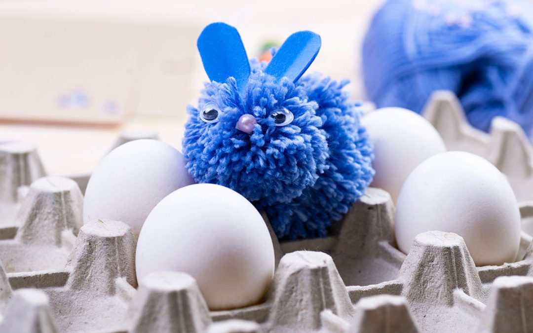 Zajączek z włóczki – prosty projekt DIY dla dzieci na Wielkanoc