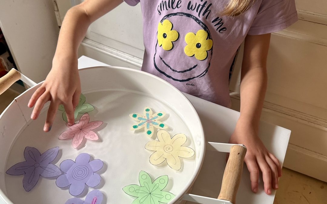 Rozkwitające kwiaty z papieru DIY – Kreatywna zabawa z dzieckiem w domu