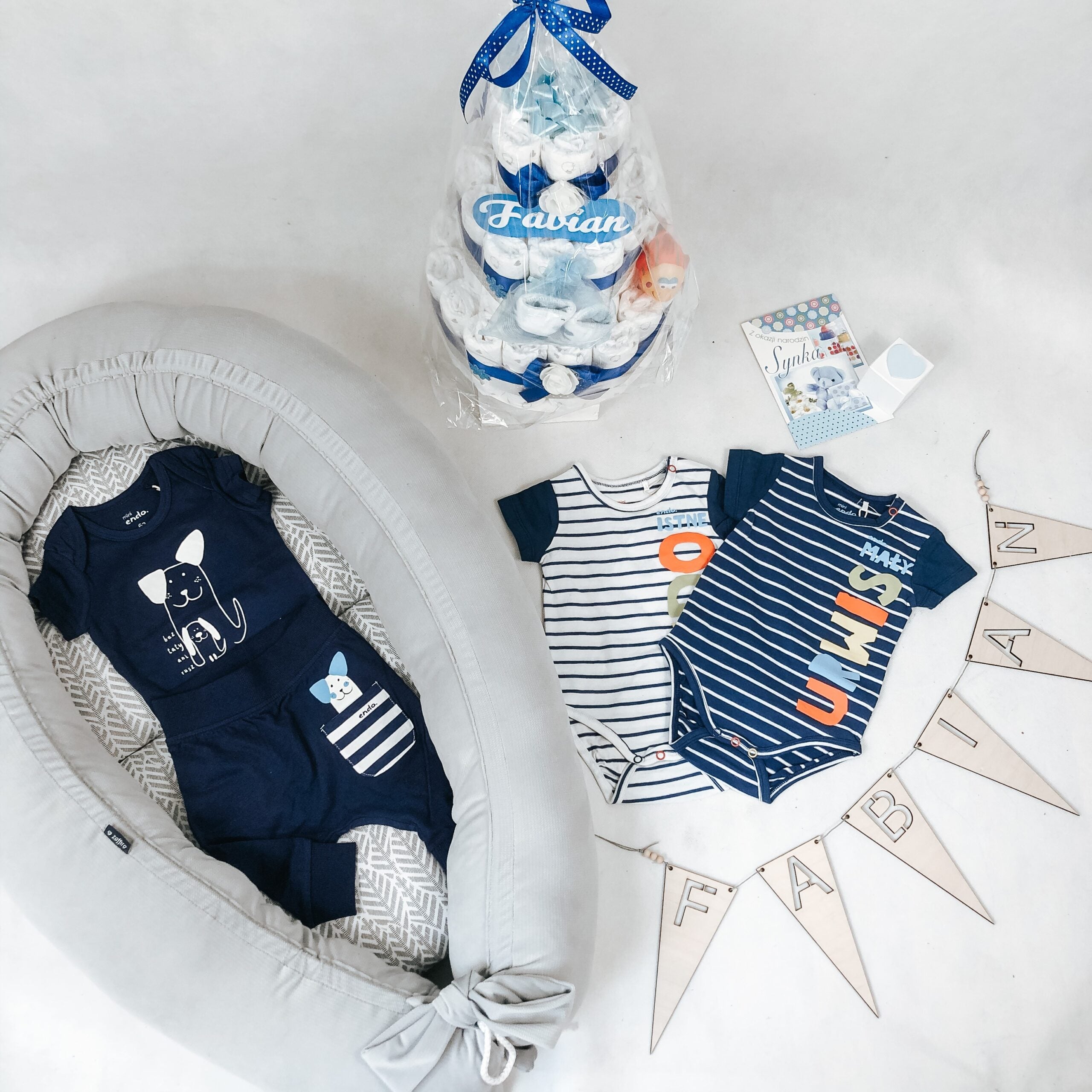 Jak łączyć ubranka dla noworodka