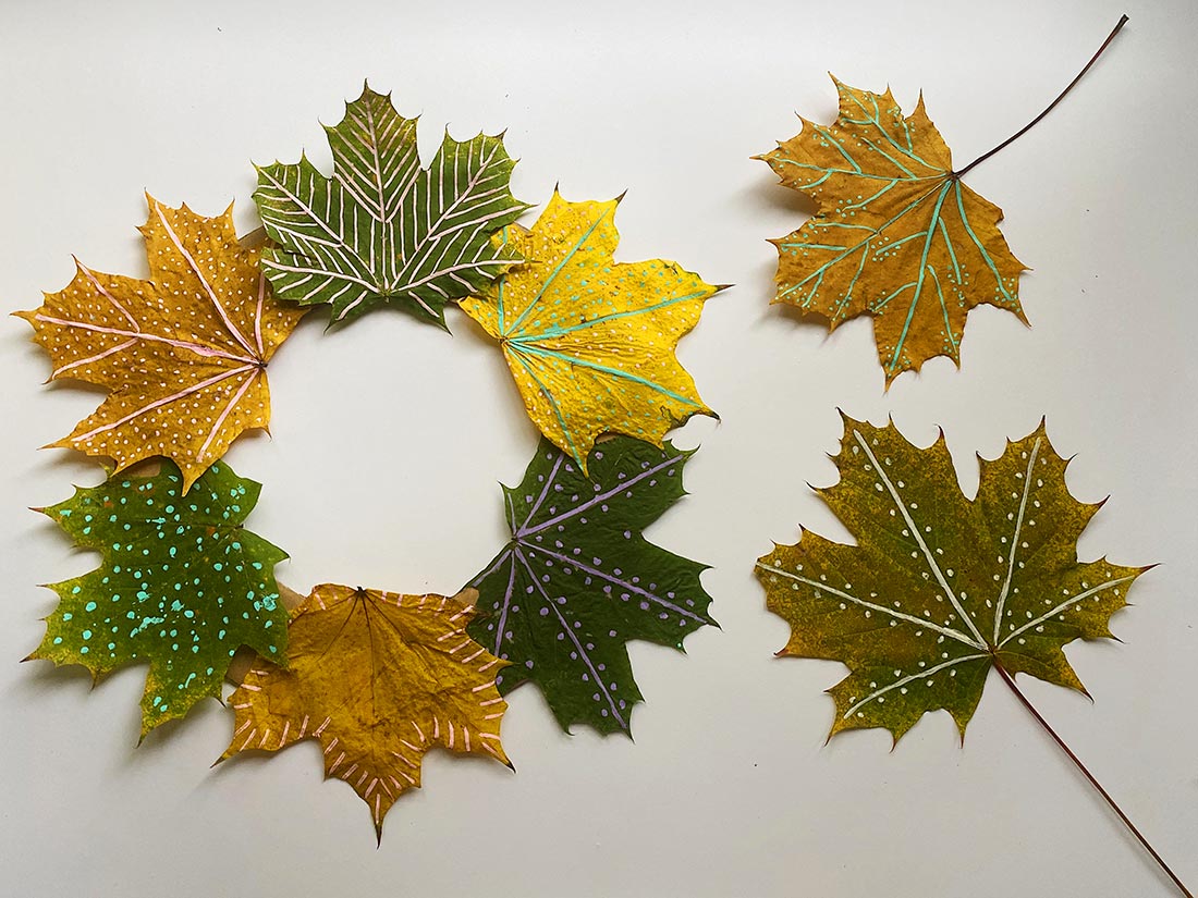 małżeństwo wspólnie przygotowuje posiłek